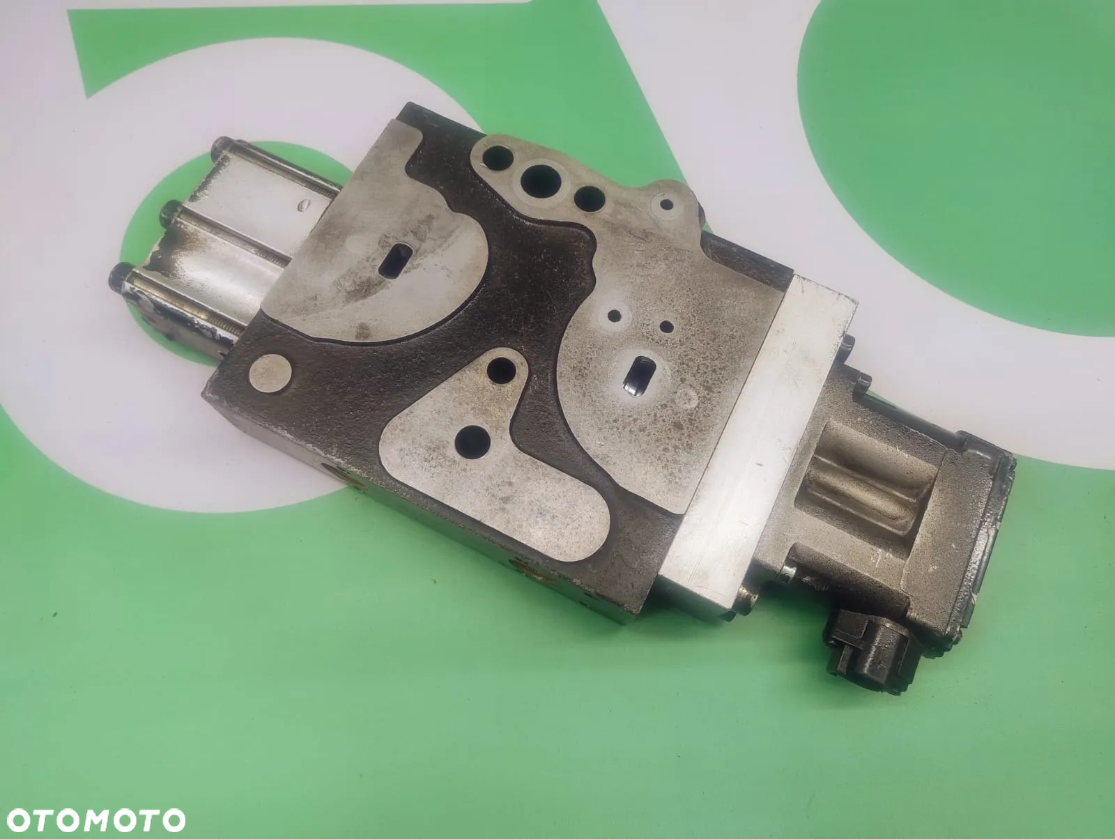 Sekcja rozdzielacza 87325538 84478195 Elektrozawór EHR Case Puma - 5