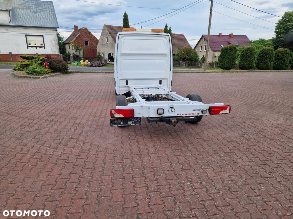 Mercedes-Benz Sprinter - 11