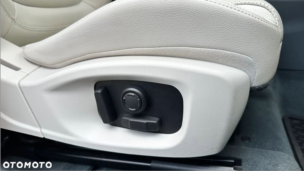 Jaguar E-Pace 2.0 i4P AWD SE - 12