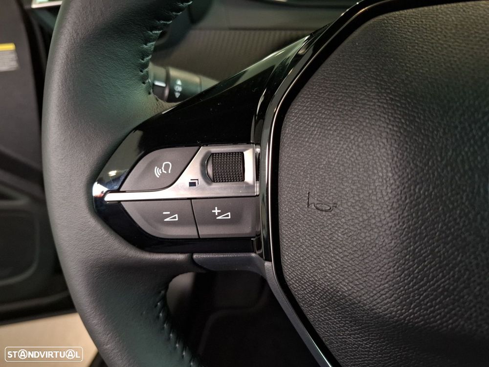 Peugeot 2008 1.2 PureTech Allure — fotografia 15