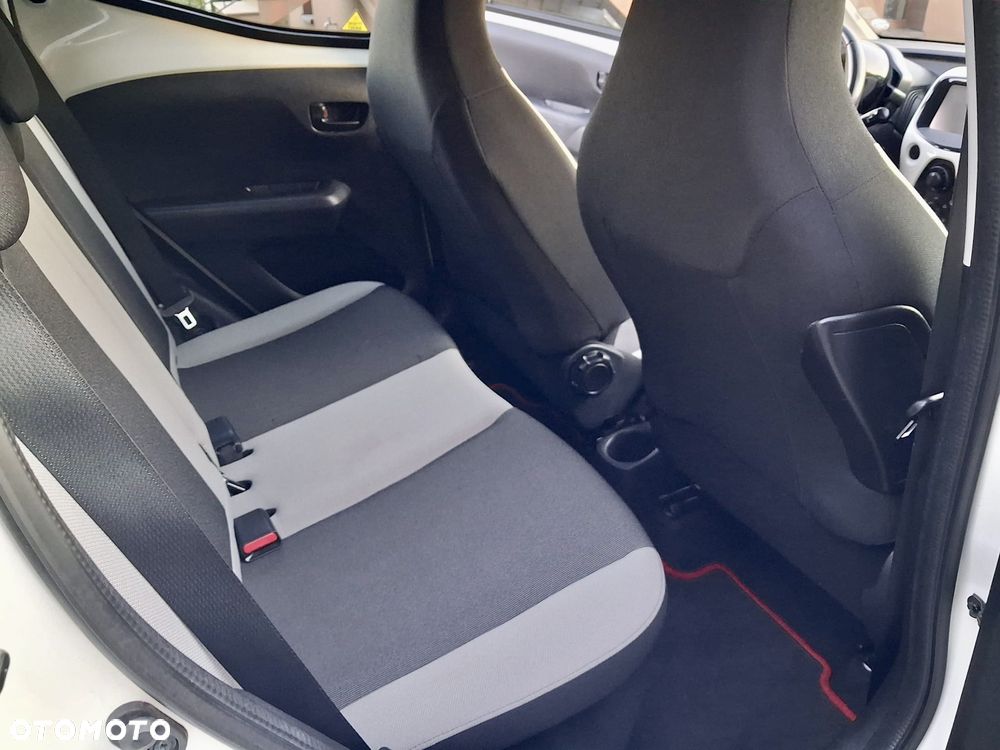Toyota Aygo x-play Edition S+ - 24