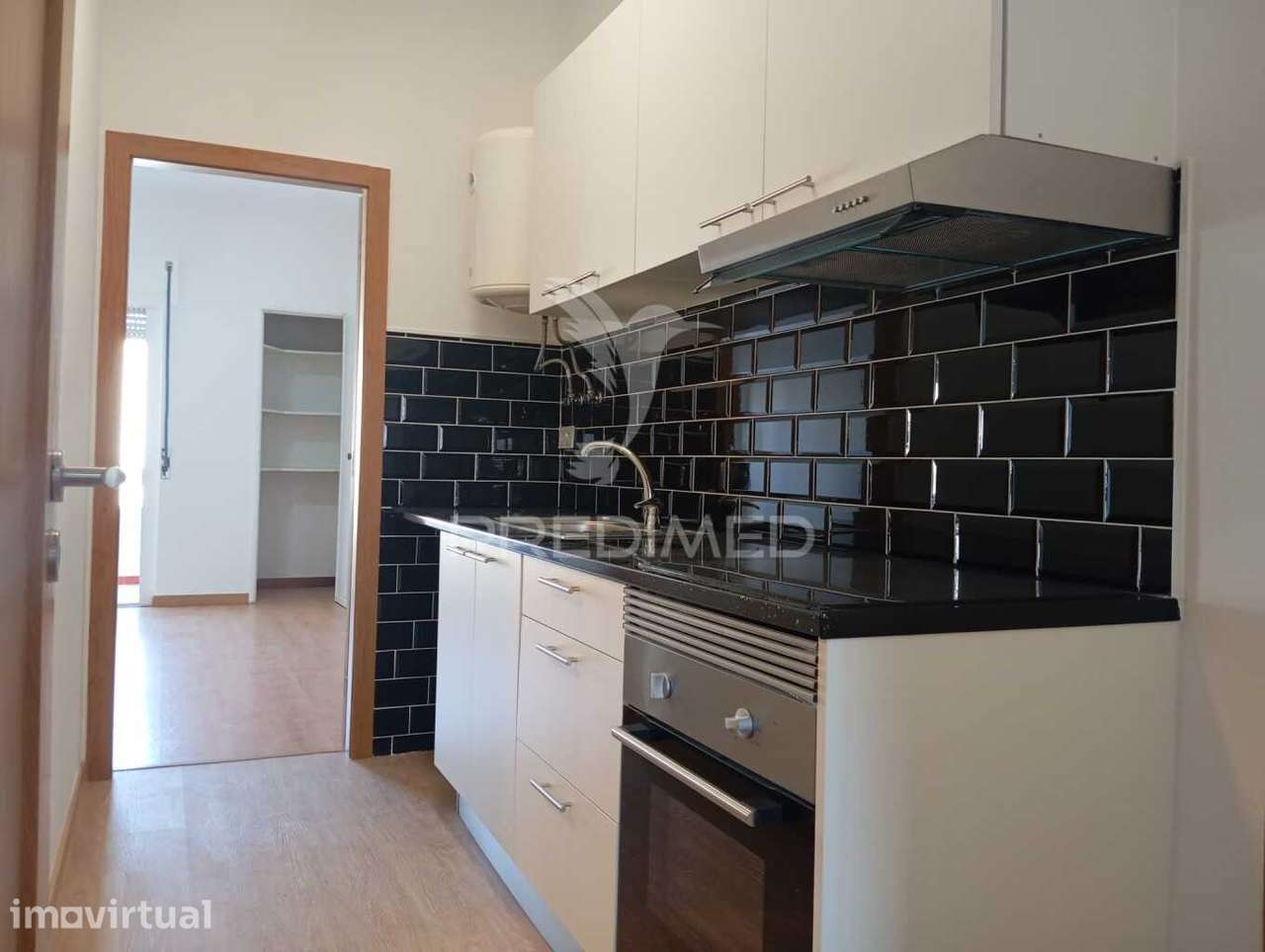 Apartamento T1 Monte Abraão remodelado, a 5 m da Estação Comboio - Grande imagem: 3/11