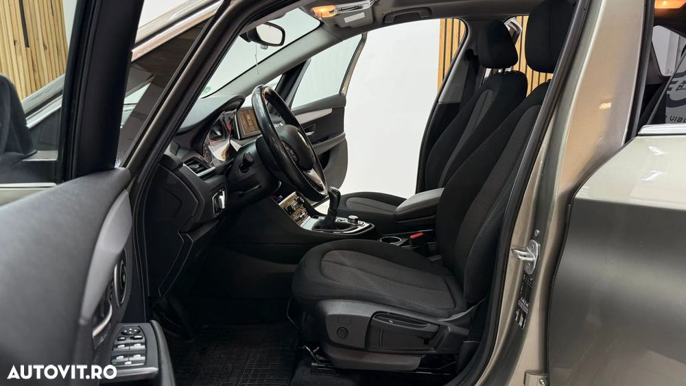 BMW Seria 2 218d - 16