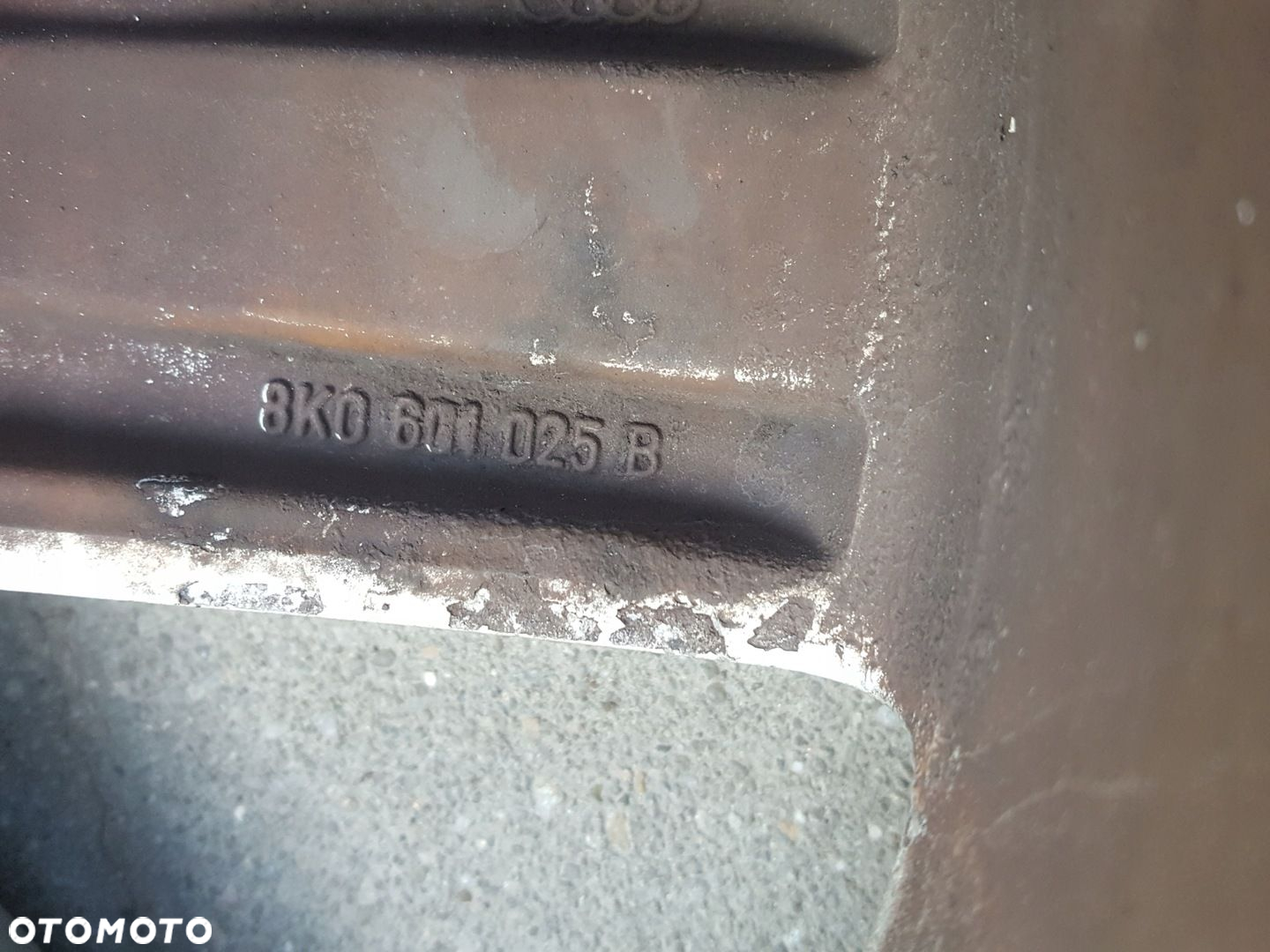 AUDI A4 B8 A5 8T FELGA ALUMINIOWA 17 5X112 8K0601025B - 4