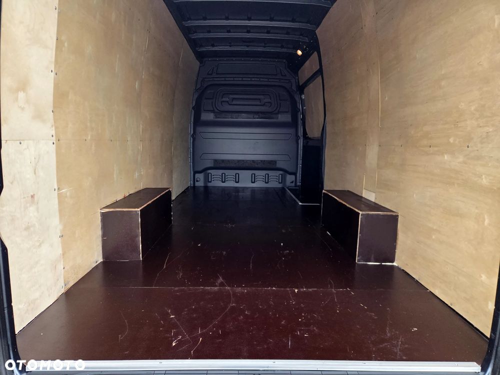 Mercedes-Benz Sprinter - 15