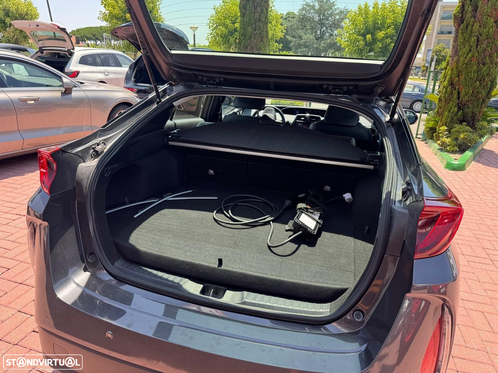 Toyota Prius 1.8 Plug-In Premium - 13