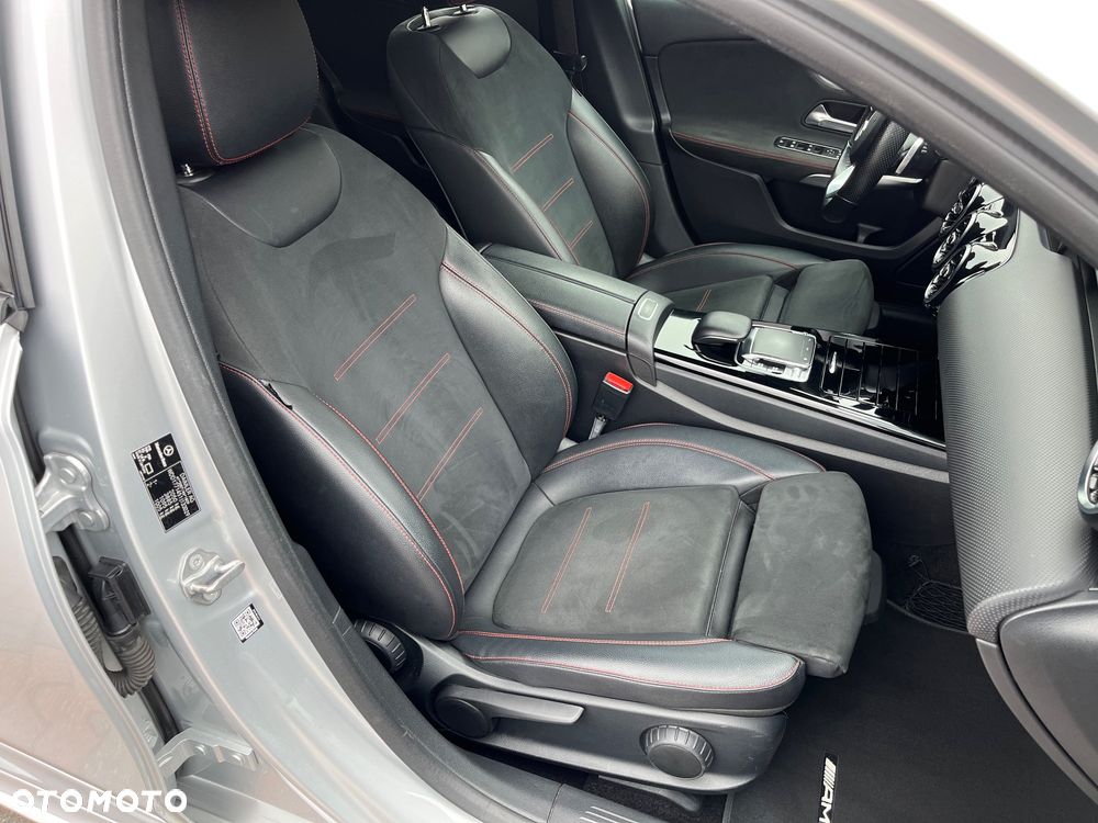 Mercedes-Benz Klasa A 220 4-Matic AMG Line 7G-DCT - 24