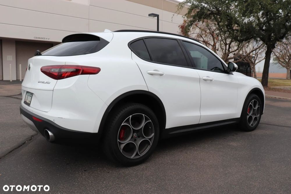 Alfa Romeo Stelvio 2.0 Turbo Veloce TI Q4 - 11