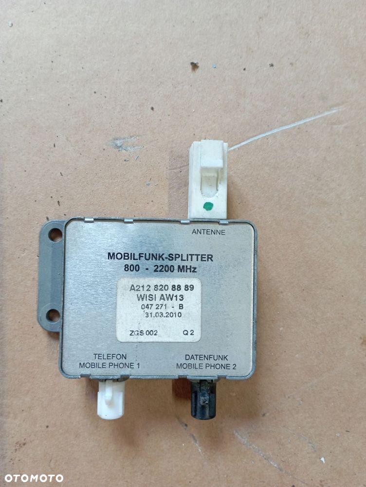 MERCEDES W212 WZMACNIACZ ANTENY A2128208889 - 2