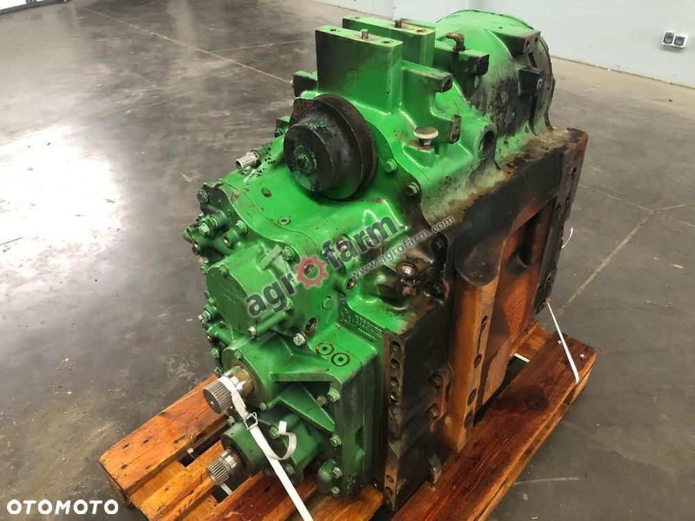 Skrzynia biegów John Deere 8360R RE301738 - 2