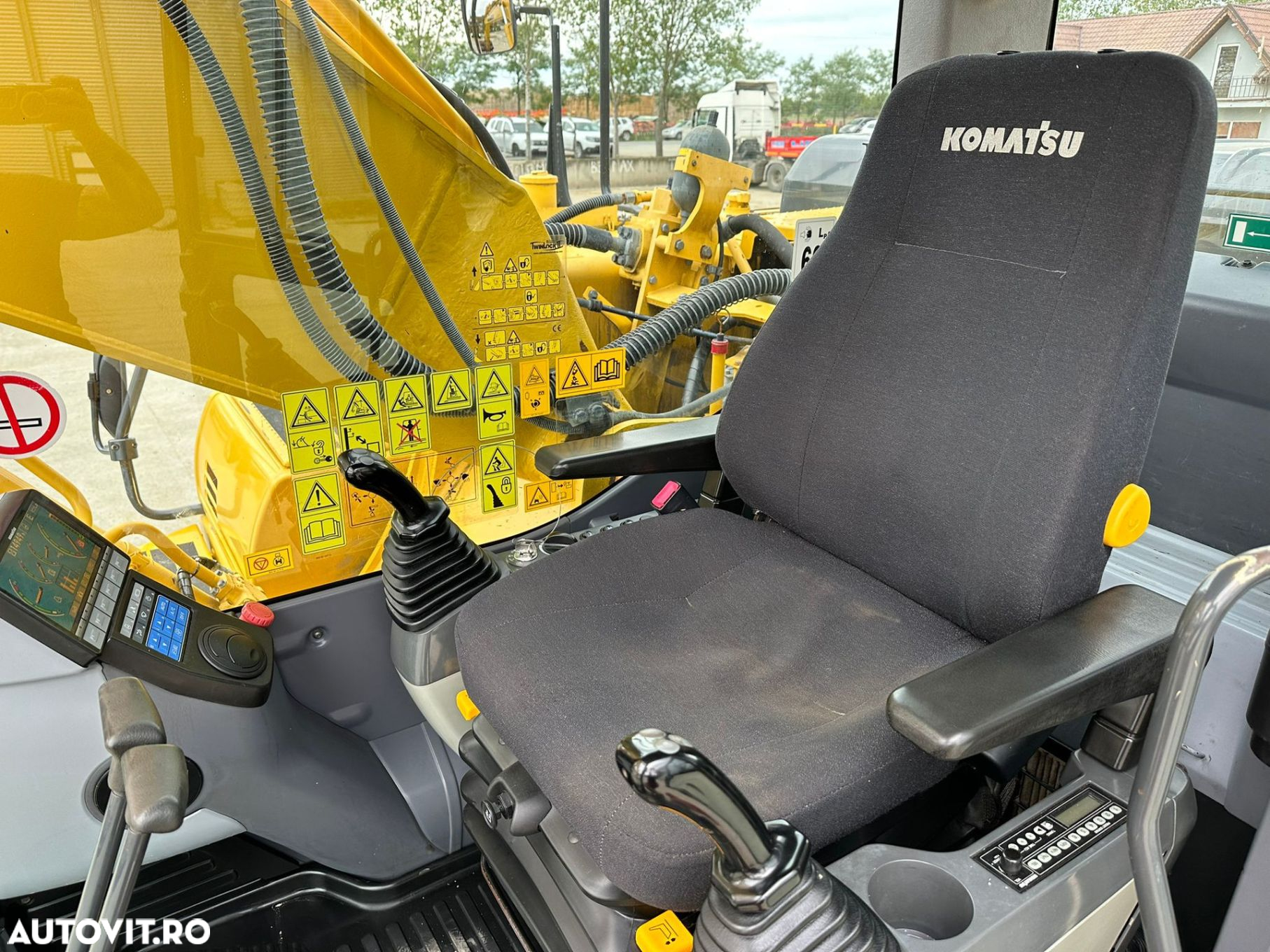 Komatsu HB215C Hybrid Excavator - 4
