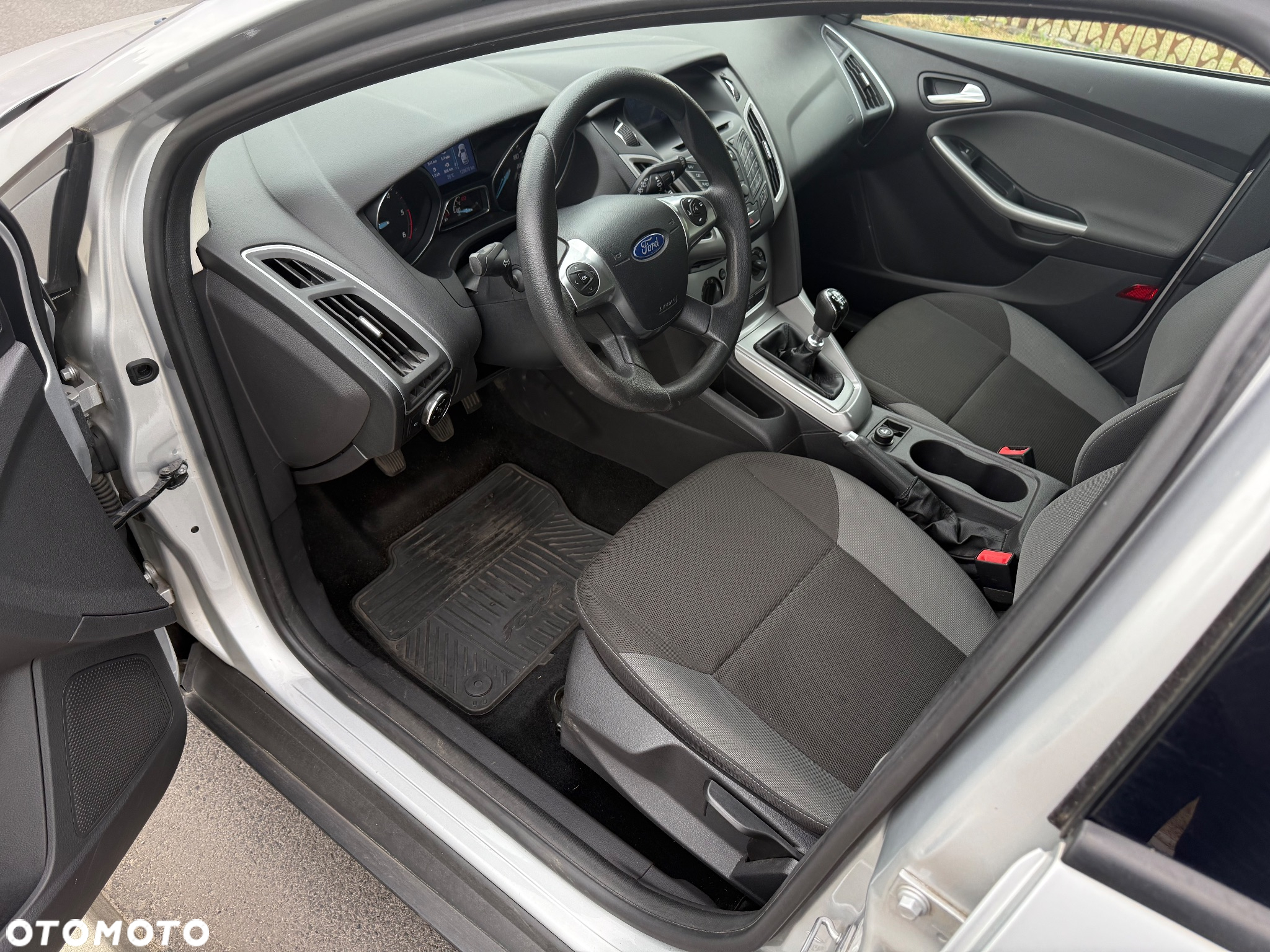 Ford Focus Turnier 1.6 TDCi DPF Start-Stopp-System SYNC Edition - 13