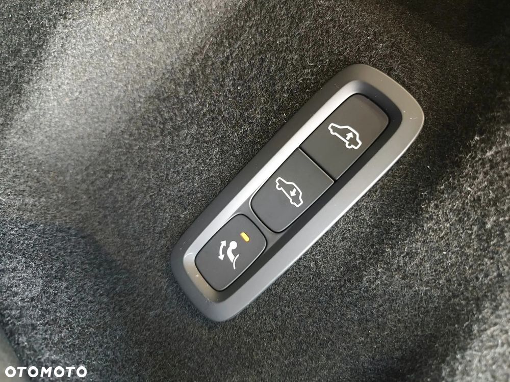 Volvo XC 60 B5 B AWD Ultimate Dark - 33