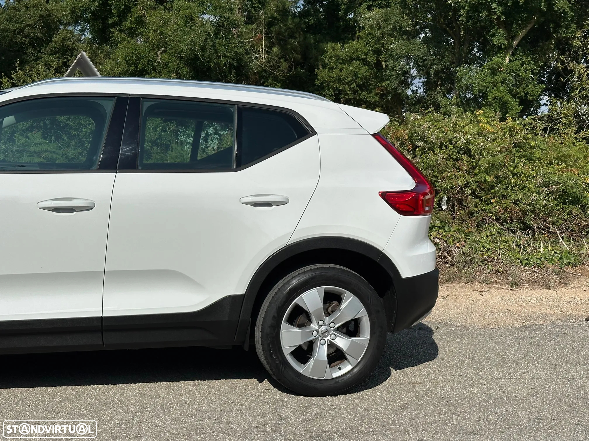 Volvo XC 40 2.0 D3 Momentum Geartronic - 3