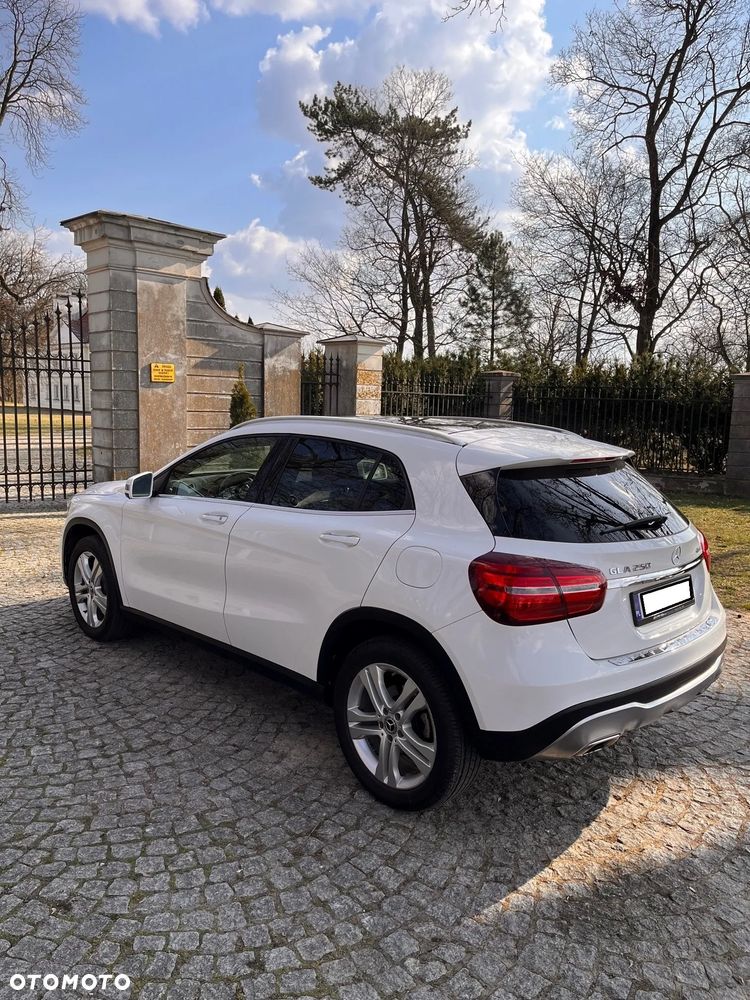Mercedes-Benz GLA 250 4Matic 7G-DCT UrbanStyle Edition - 5