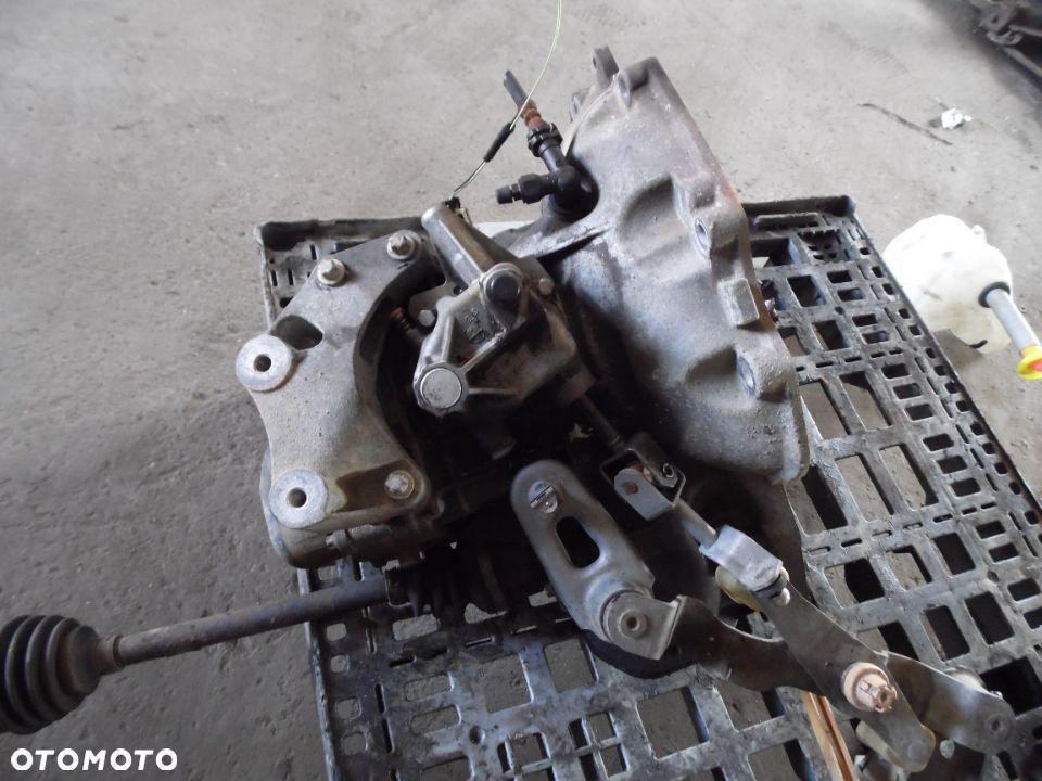 Skrzynia biegów Opel Corsa D 1.0b - 3