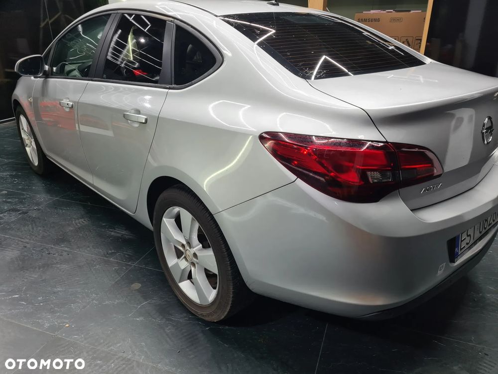 Opel Astra 1.6 Active - 14