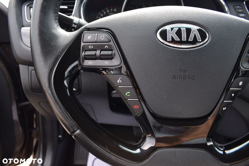 Kia Ceed - 33