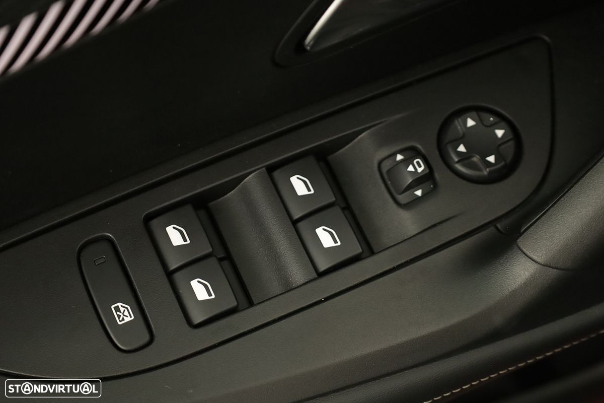 Peugeot 2008 1.2 PureTech Allure EAT8 - 22