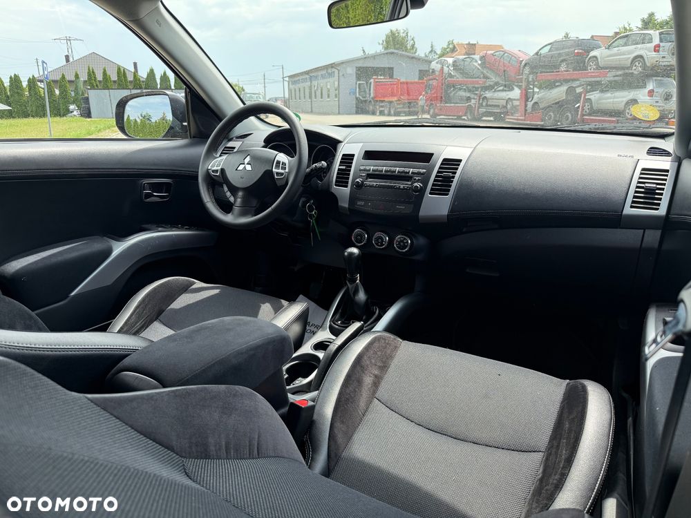 Mitsubishi Outlander 2.0 Intense 2WD EU5 - 36