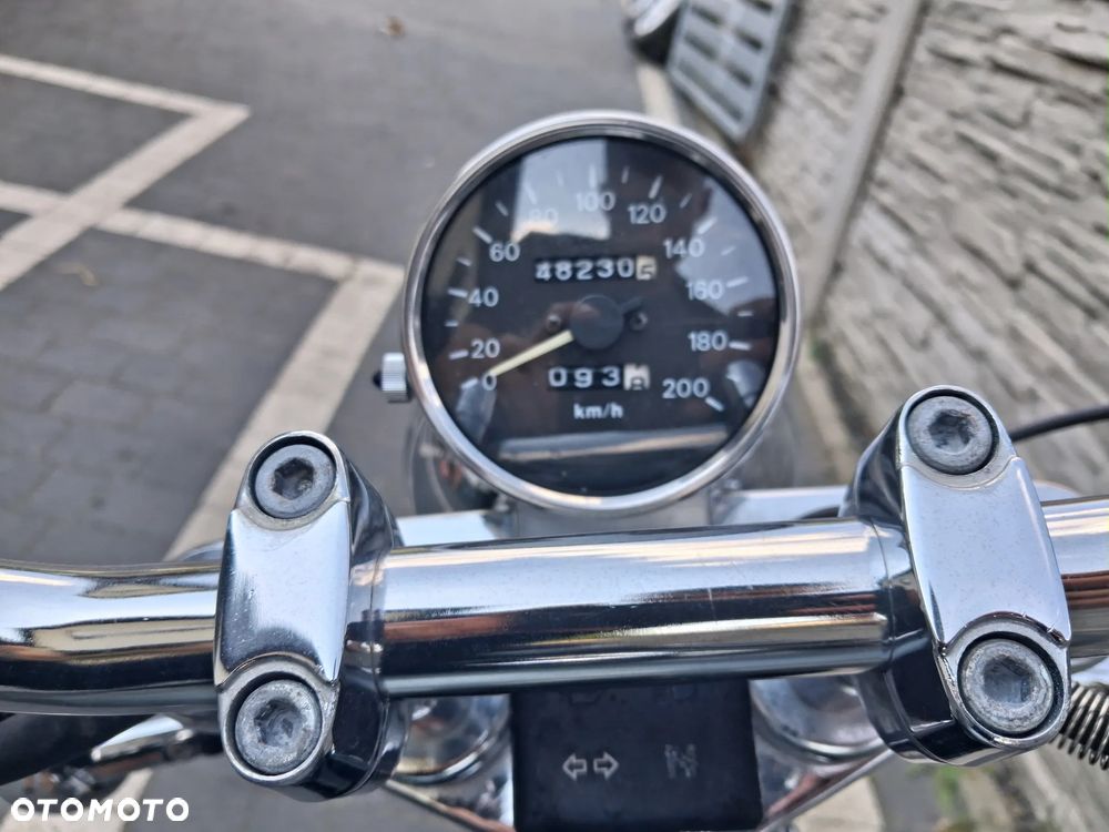 Suzuki Intruder - 13
