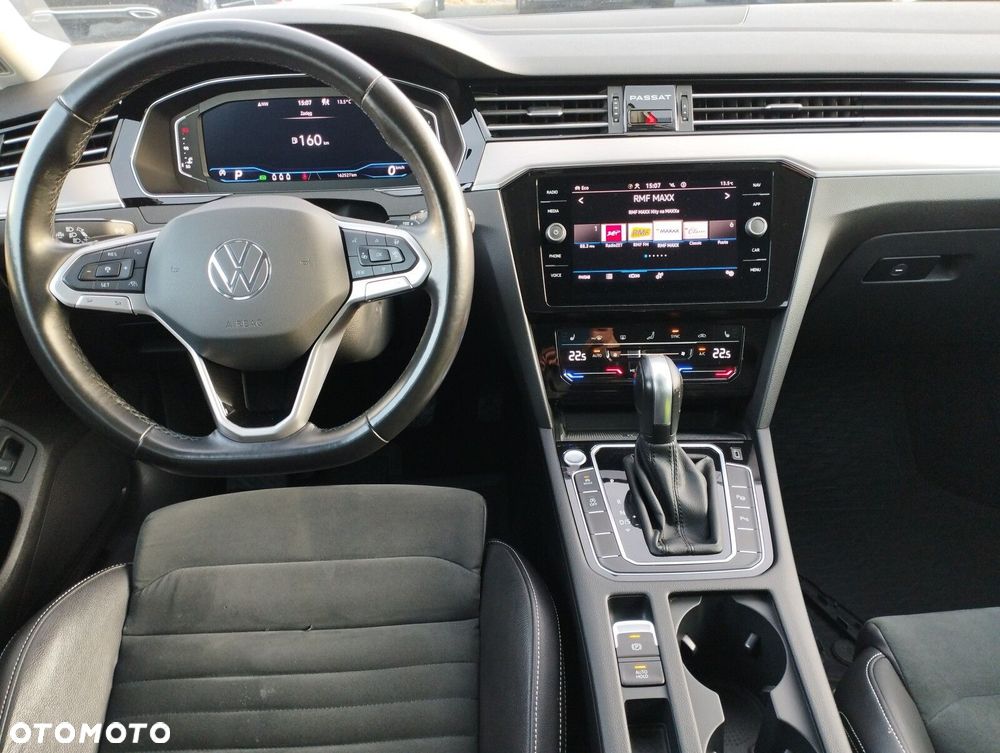 Volkswagen Passat Variant 2.0 TDI Elegance DSG - 23