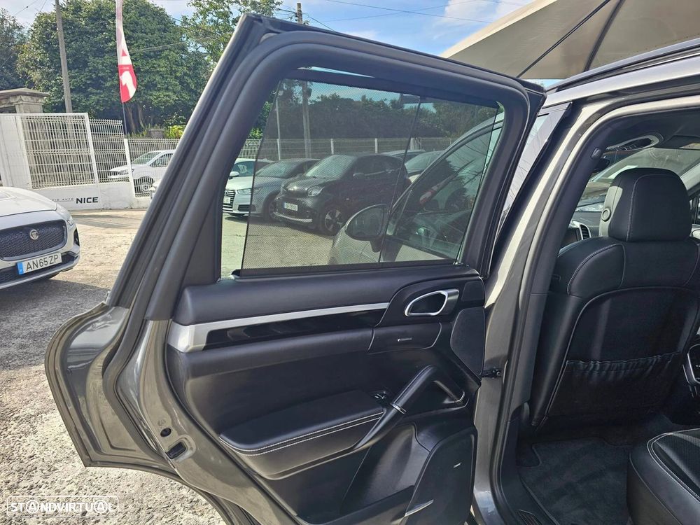 Porsche Cayenne S E-Hybrid Platinum Edition - 12