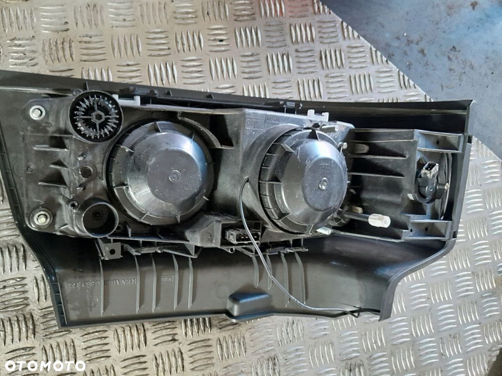 RAMKA OBUDOWY OBUDOWA LAMP LEWY PRAWY PRZÓD RENAULT MIDLUM DXI 220 - 2