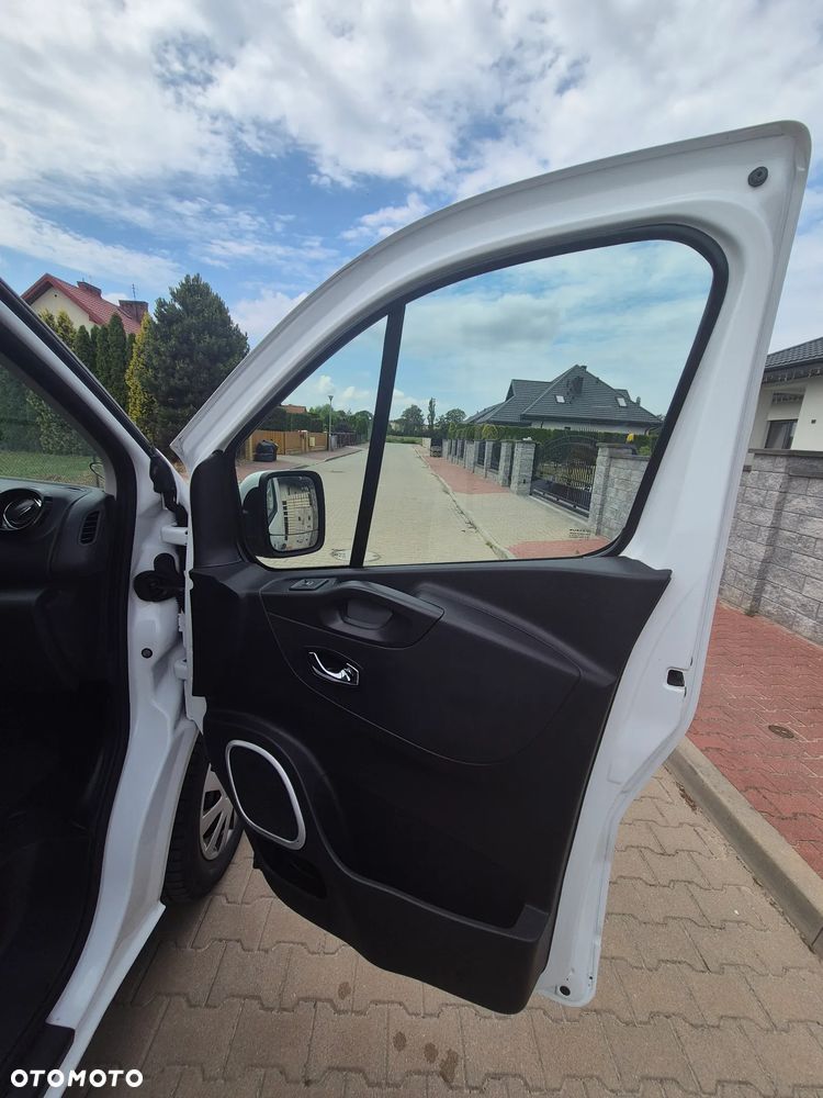 Opel Vivaro Sport LONG 2017r Navi Klima Led - 14
