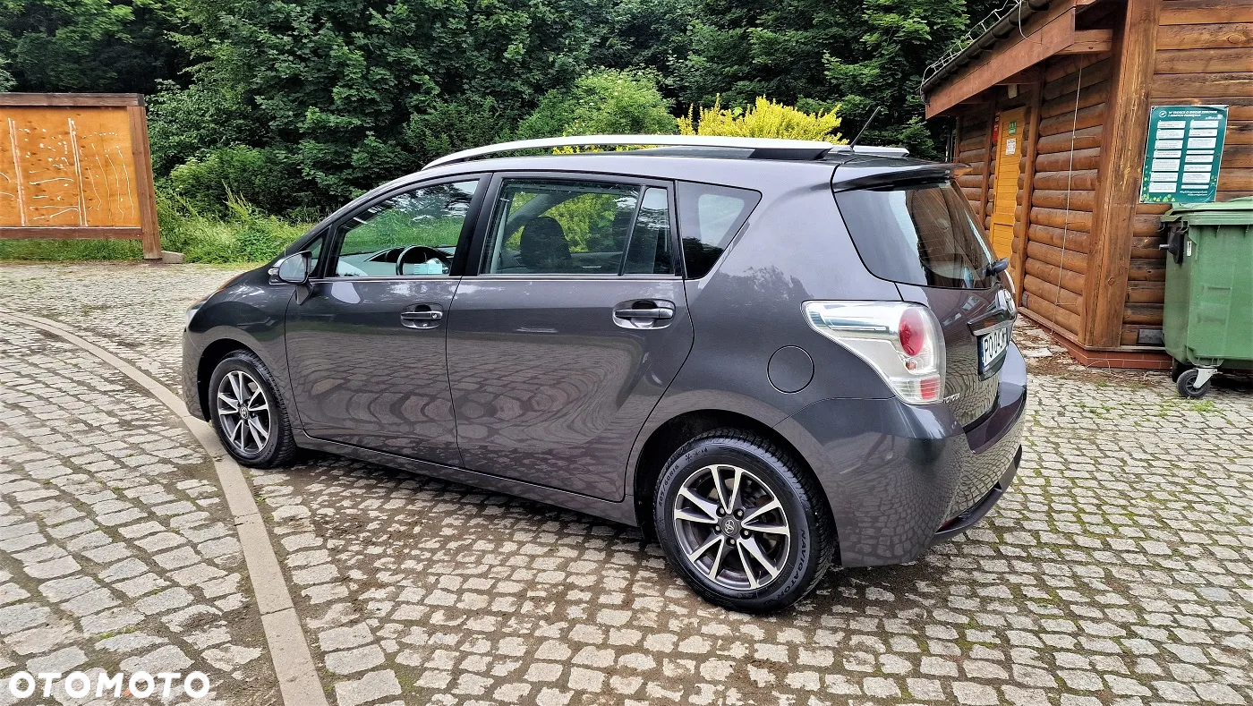 Toyota Verso 1.8 Prestige 7os - 4