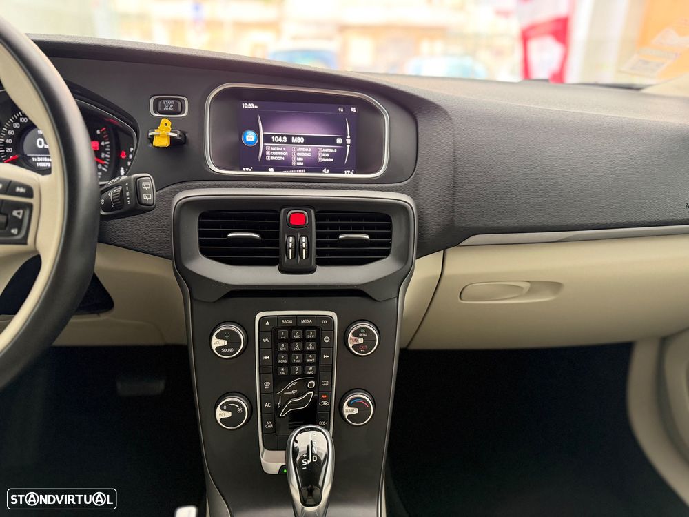 Volvo V40 2.0 D2 Momentum Geartronic - 21