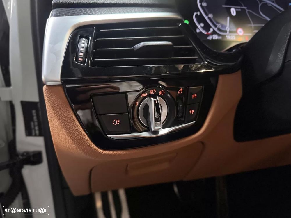 BMW 530 e Pack M - 22