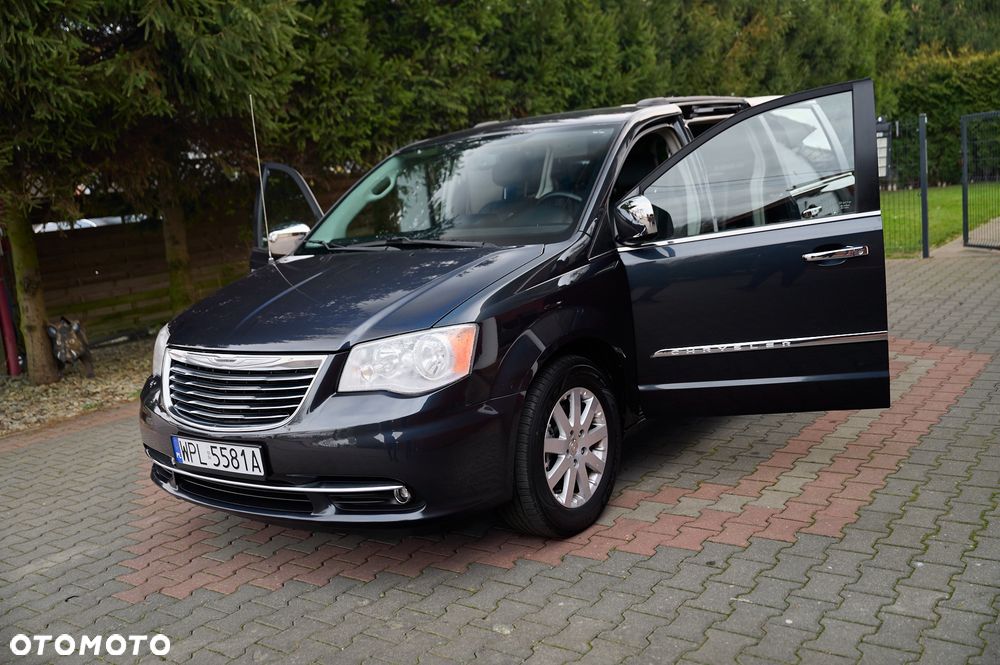 Chrysler Town & Country 3.6 Limited - 21