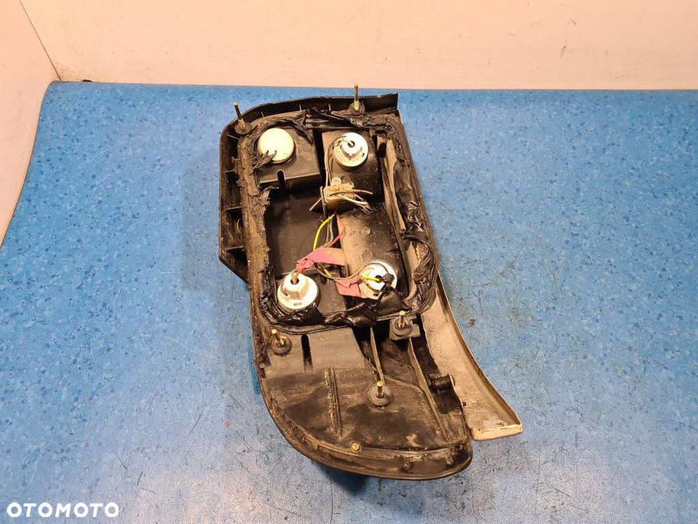 SUBARU IMPREZA I GC KOMBI LAMPA TYŁ PRAWA ZEWNĘTRZNA - 12