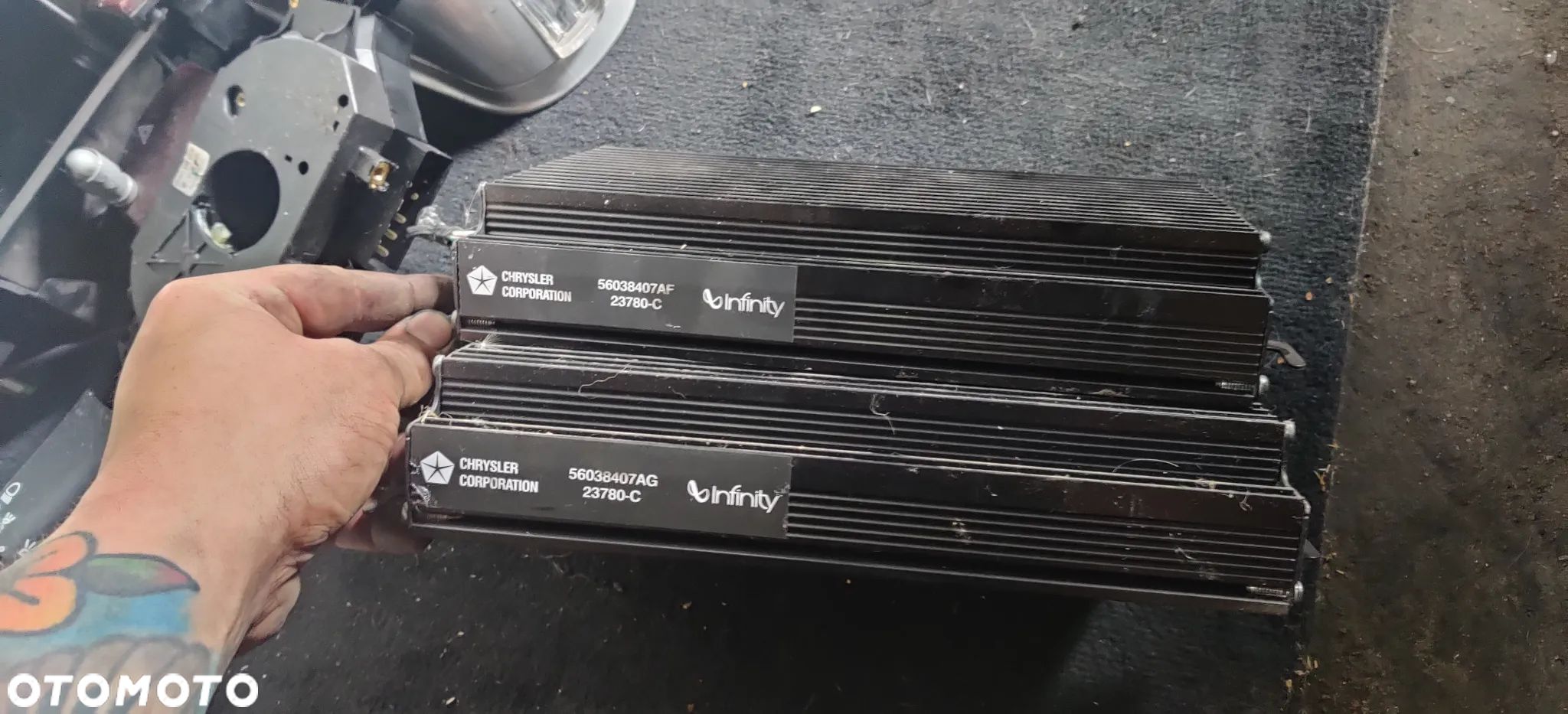 JEEP GRAN CHEROKEE WZMACNIACZ AUDIO - 1