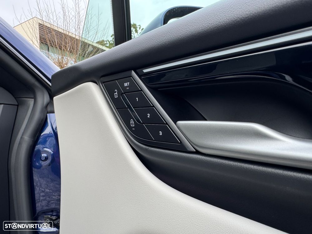 Porsche Macan Electric 4 - 21