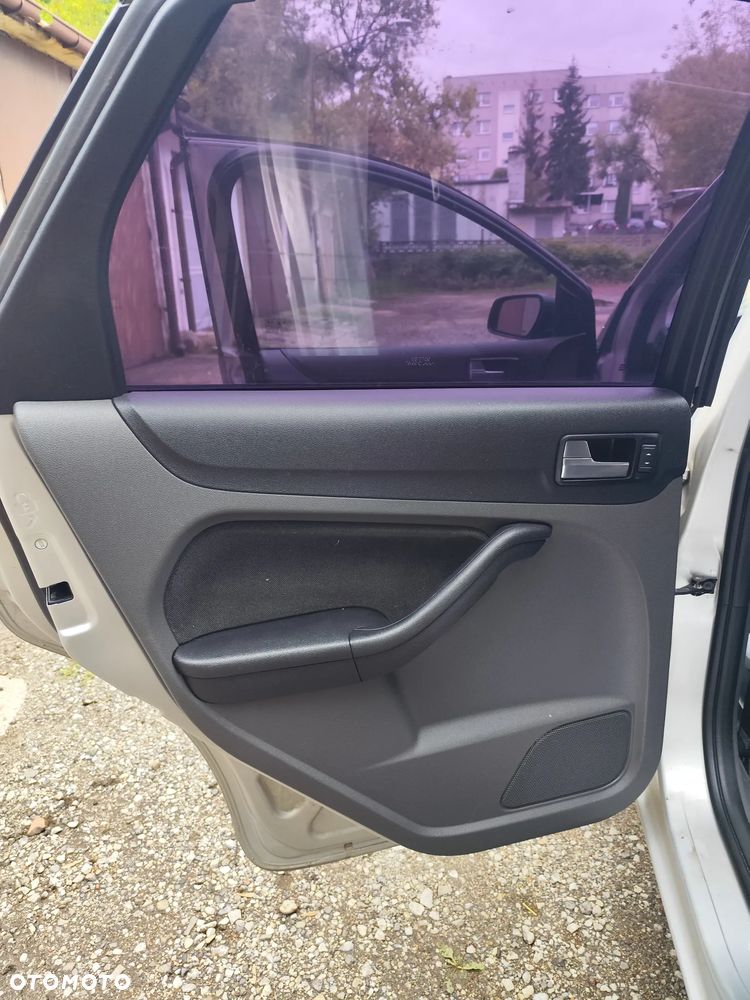 Ford Focus 1.6 Ghia - 16