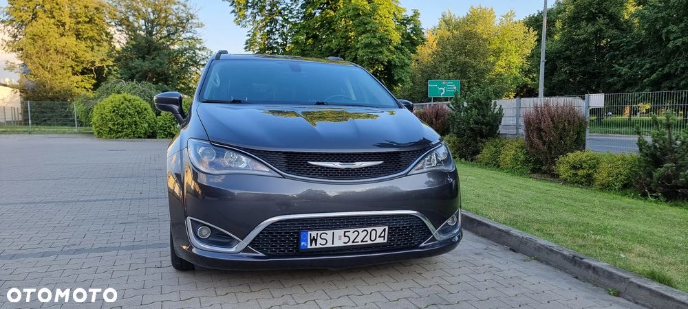 Chrysler Pacifica - 17