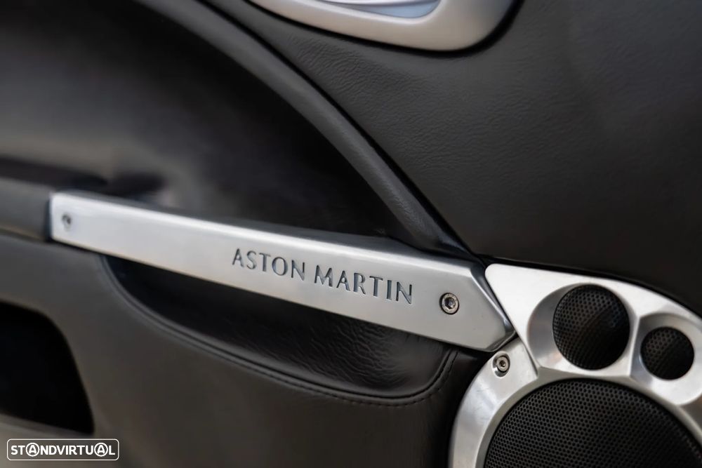 Aston Martin Vanquish - 12