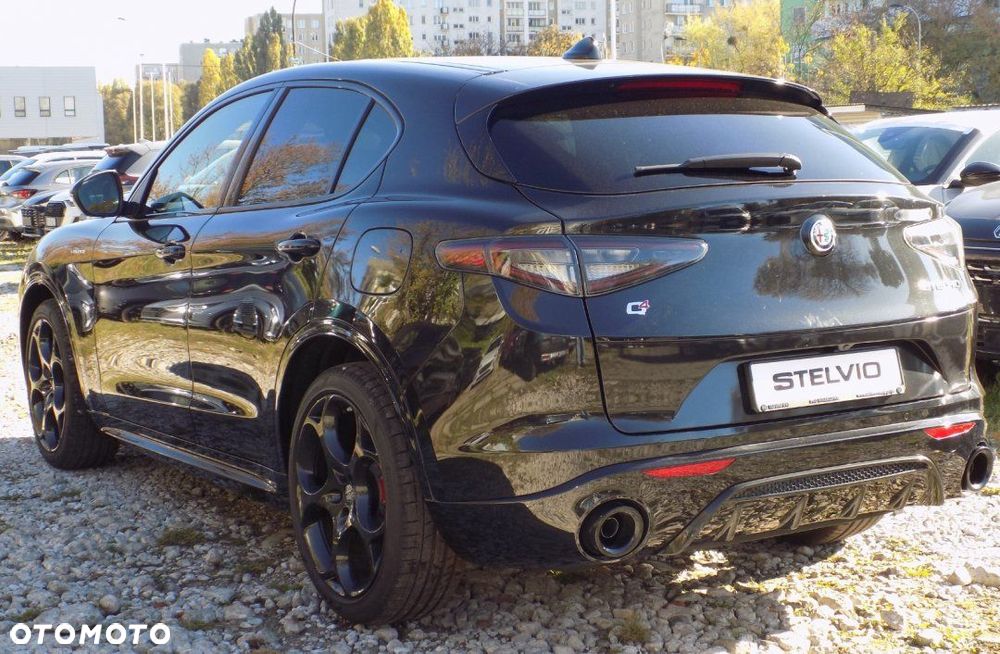 Alfa Romeo Stelvio - 8