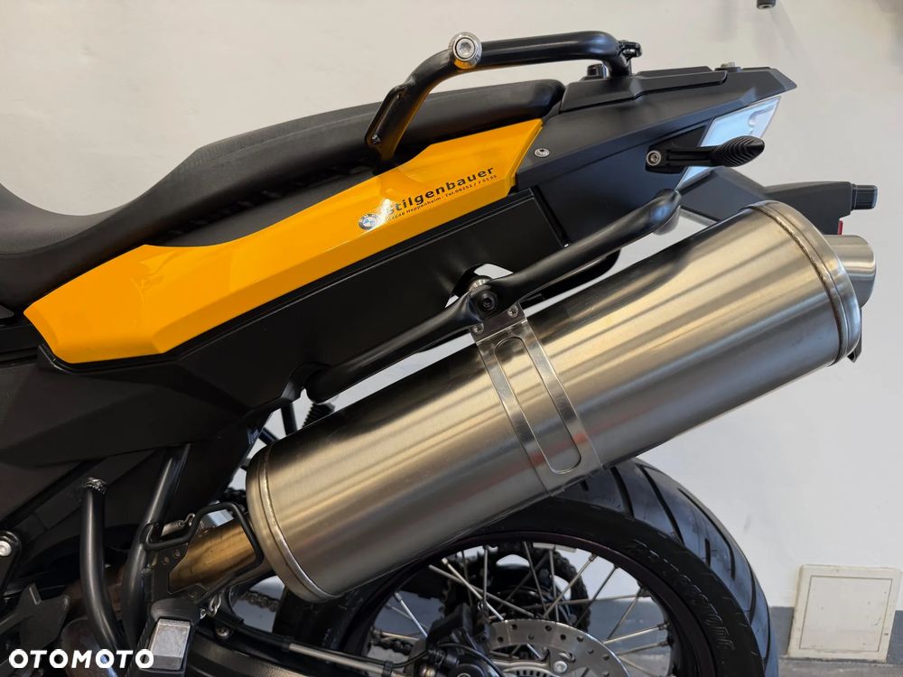 BMW F - 22