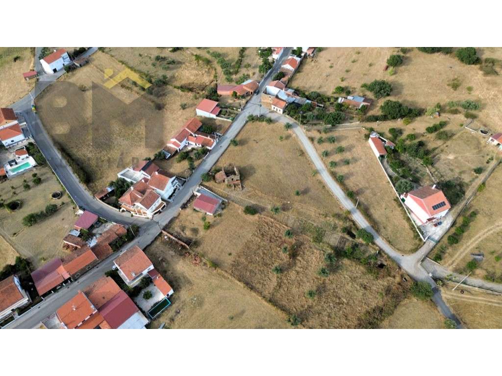 Terreno com Ruína para Reconstrução e Potencial de Construção em Sa... - Grande imagem: 2/18