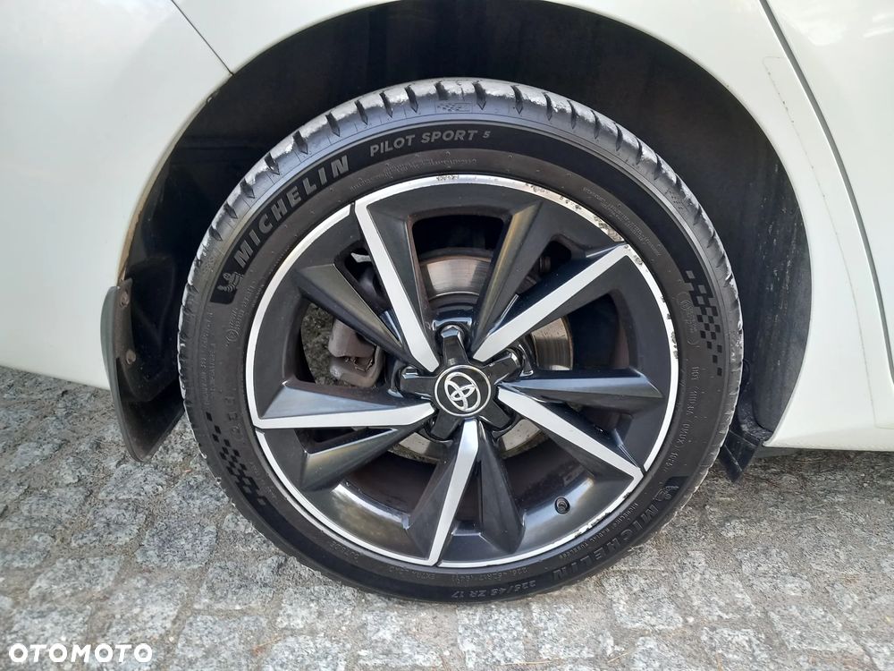 Toyota Auris Hybrid 135 Selection - 11