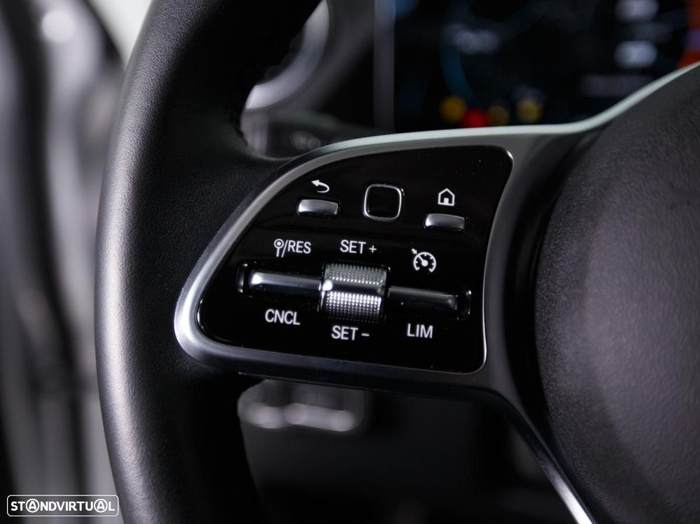 Mercedes-Benz GLA 180 7G-DCT Progressive - 14