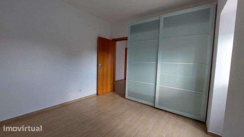 T2 como novo com entrada independente na zona de Pêro Pinheiro/Sintra - Grande imagem: 4/6