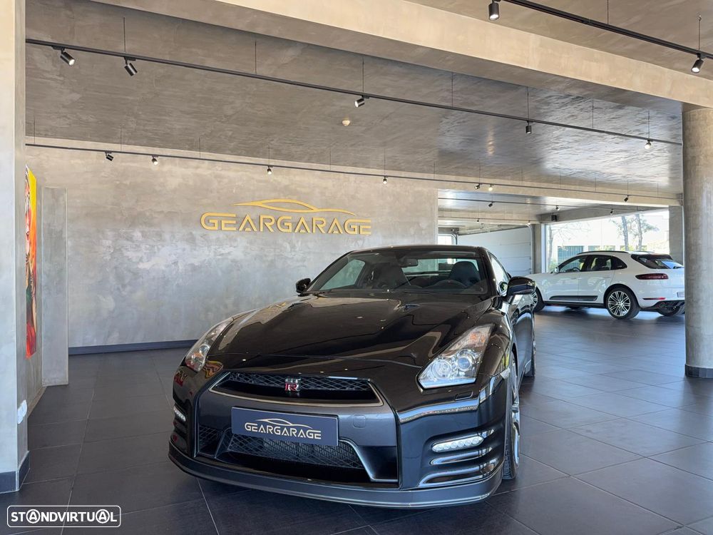 Nissan GT-R Premium Edition - 3