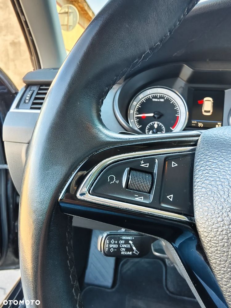 Skoda Octavia 2.0 TDI DSG Style - 24