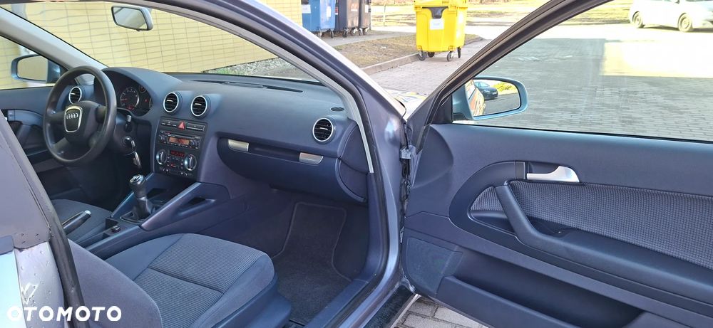 Audi A3 3-drzwiowe 1.6 Ambiente - 21