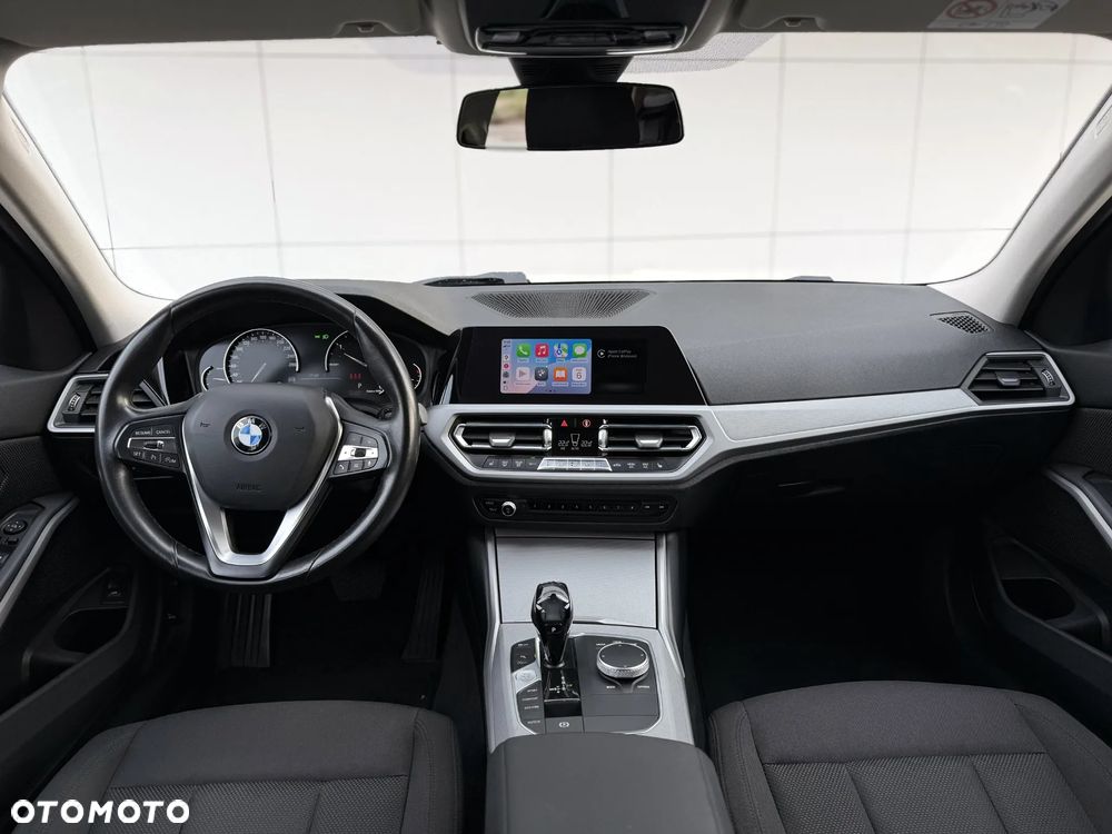 BMW Seria 3 318d Touring Advantage - 11
