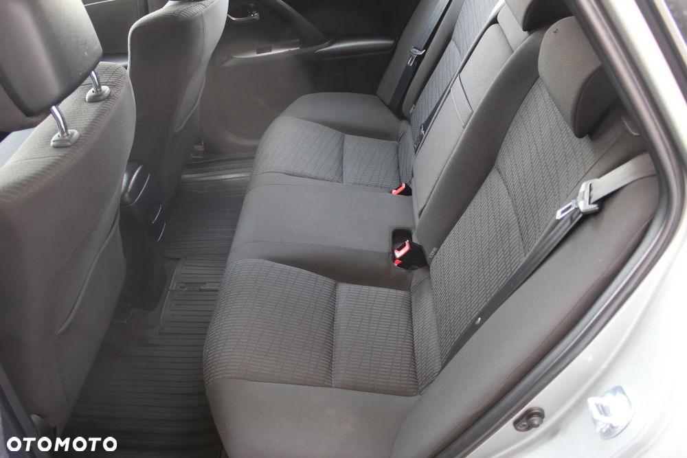 Toyota Avensis - 24
